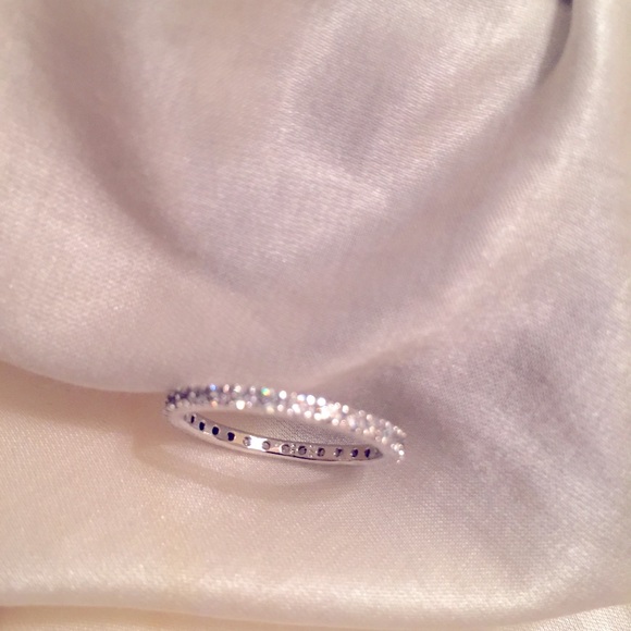 Women Eternity Ring - Picture 4 of 4